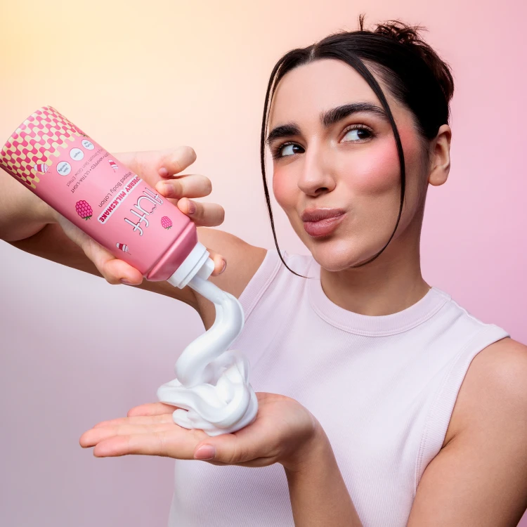 Fluff Raspberry Milkshake - Balsam do ciała w formie śmietany 200 ml